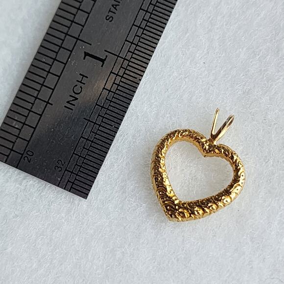 Gold Heart Necklace Pendant - Picture 4 of 4